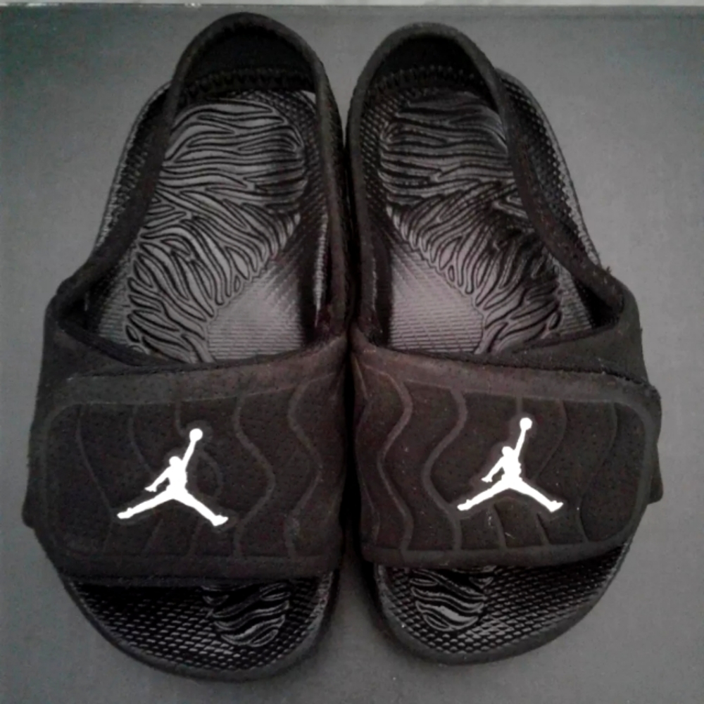 NIKE AIR JORDAN SIZE 8C kids sandals shoes